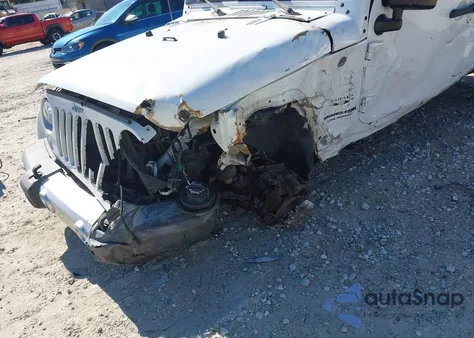 2018 Jeep Wrangler Jk Unlimited Sahara 4X4 from USA, damaged, VIN 1C4BJWEG2JL910991